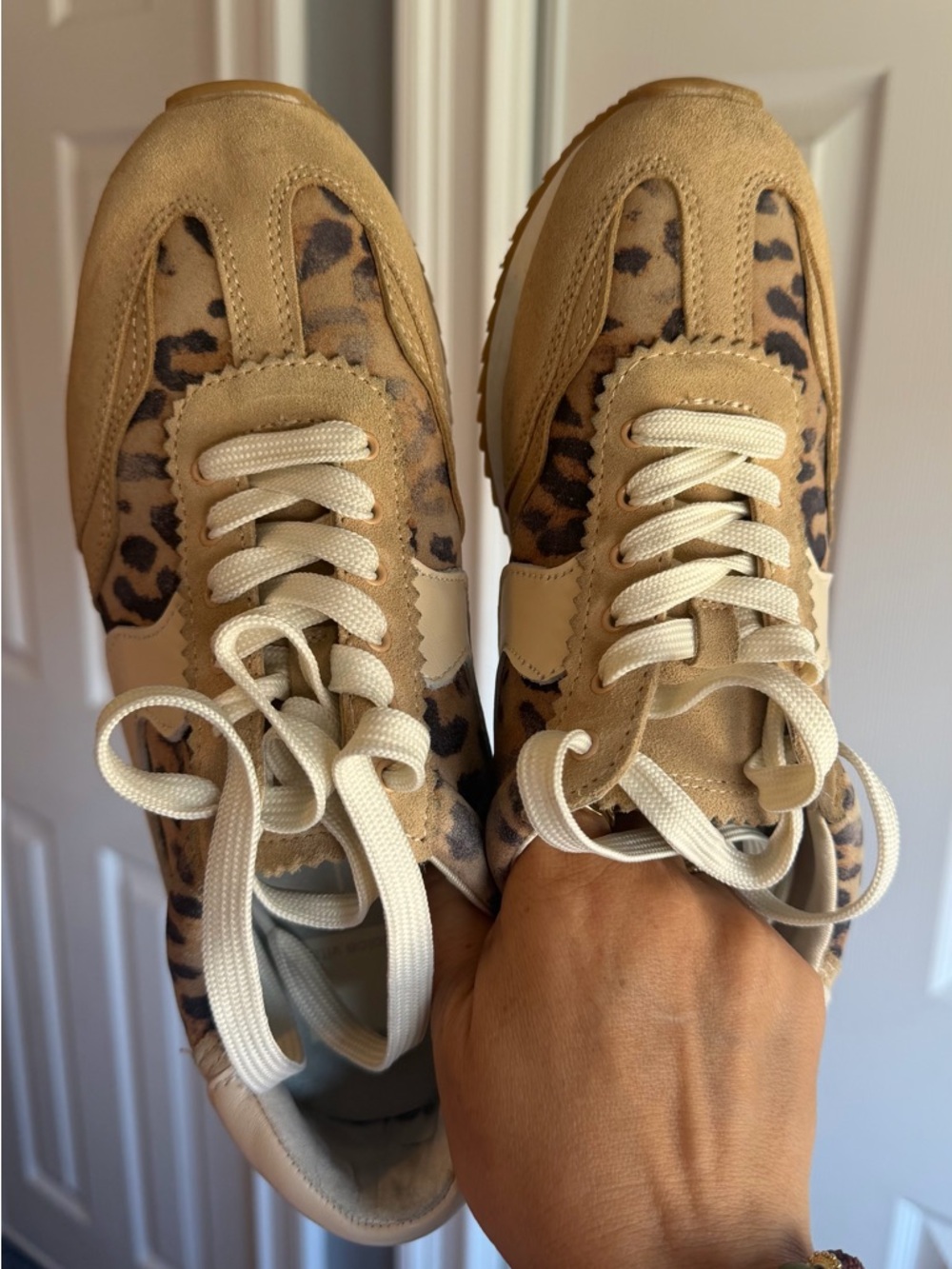 Dolce Vita Beige Leopard Print Tan Sneakers
Women’s Size: 7.5 - Picture 7 of 10